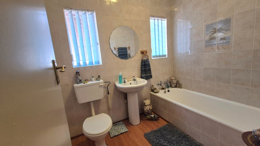 3 Bedroom Property for Sale in Roodia Free State